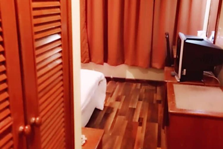 Room 8 of 22