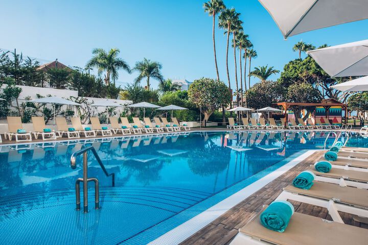 Hotel Pool