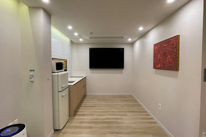Room 33 of 60