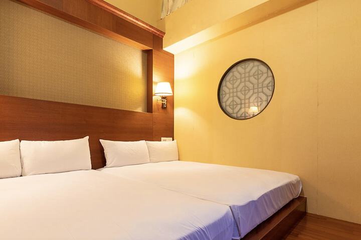 Room 13 of 20