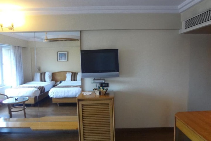 Room 19 of 33
