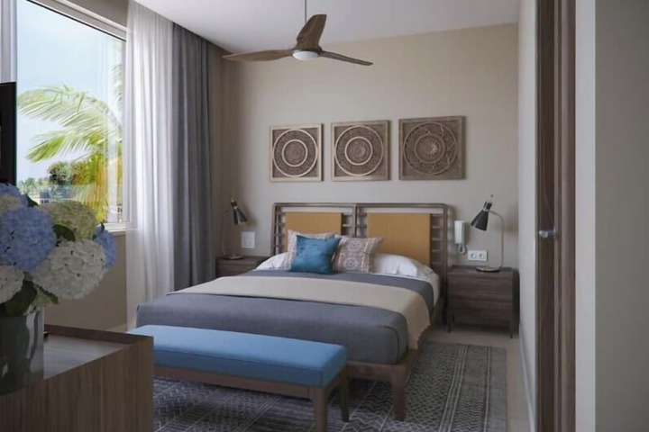 Room 6 of 12