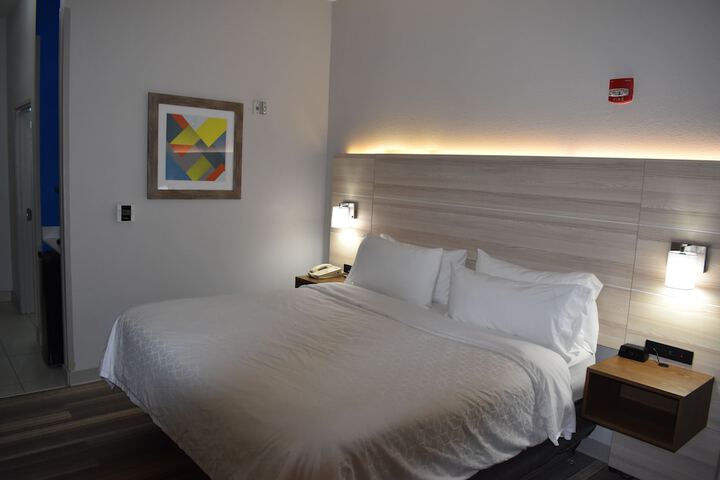 1 King Bed (17 of 18)