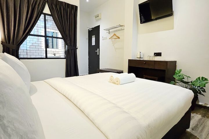 Room 32 of 102
