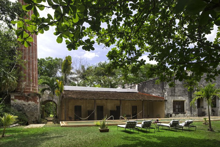 Hotel with Pool