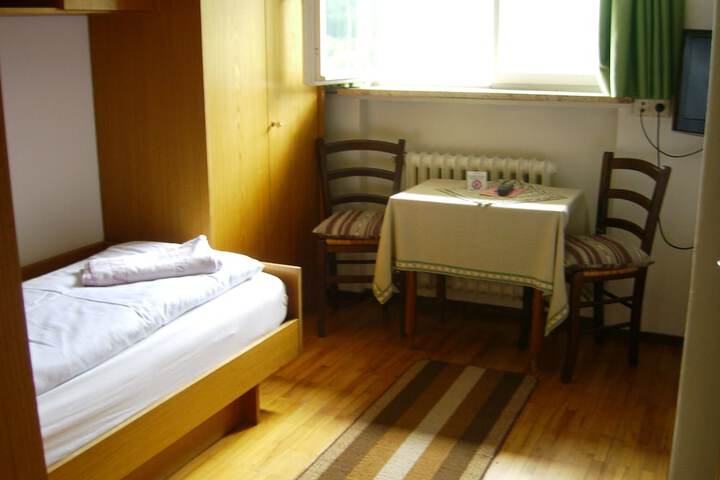 Room 10 of 66