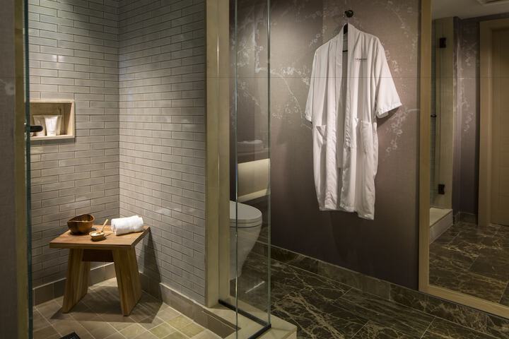Bathroom amenities