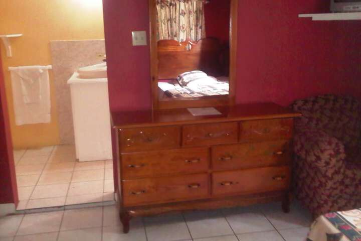 Room 11 of 33