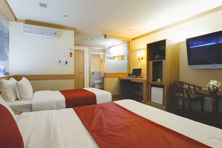 Room 12 of 51