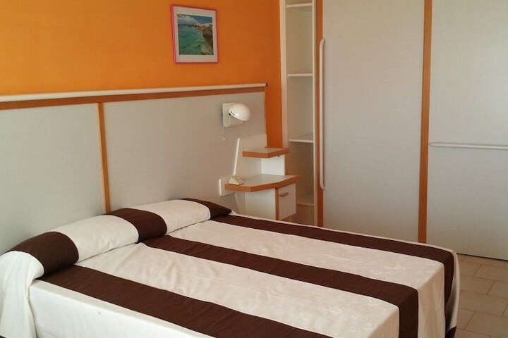 Room 8 of 24