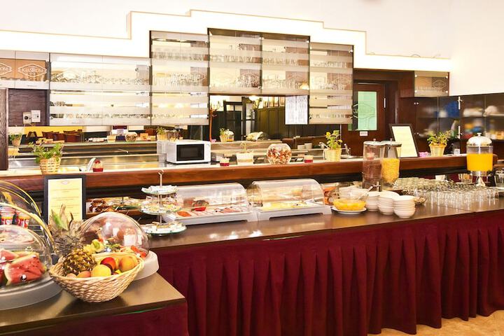 Breakfast/Coffee Service 50 of 67