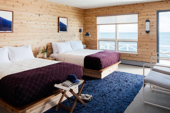 Quadruple Accessible Queen Size Bed (5 of 9)