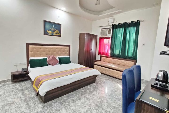 Room 10 of 24
