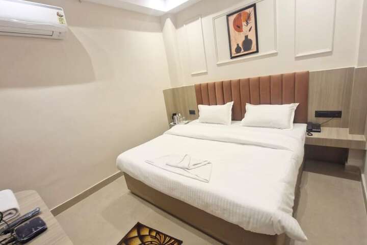 Room 10 of 17