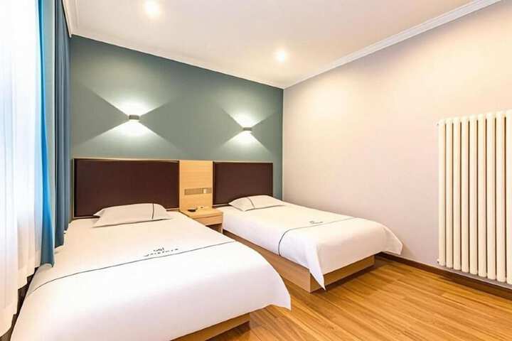 Room 2 of 34