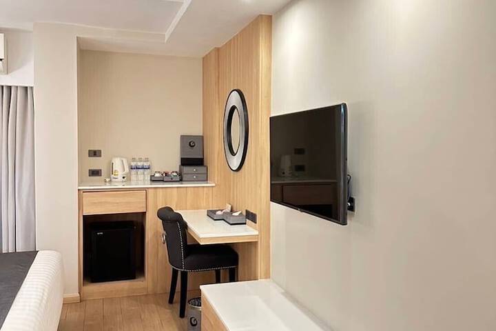 Room 8 of 30