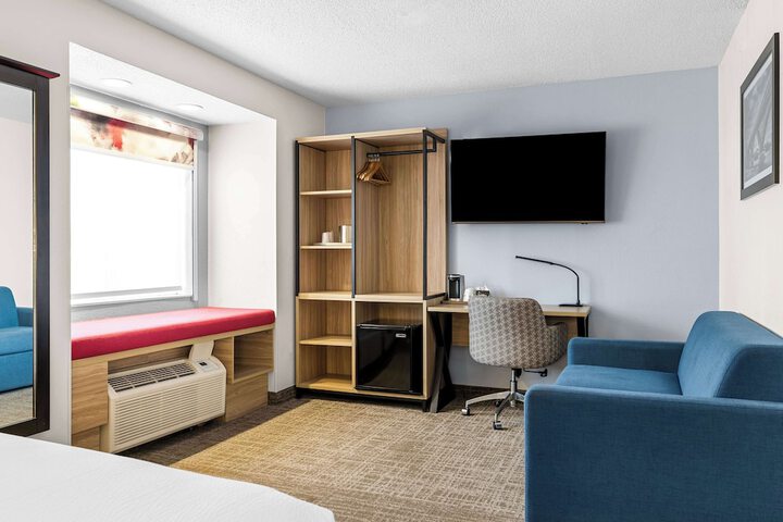 1 Queen Bed Smart TV Work Desk Refrigerator Full Breakfast (15 of 32)