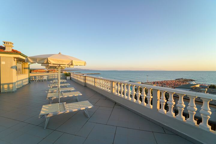 Sundeck 58 of 65