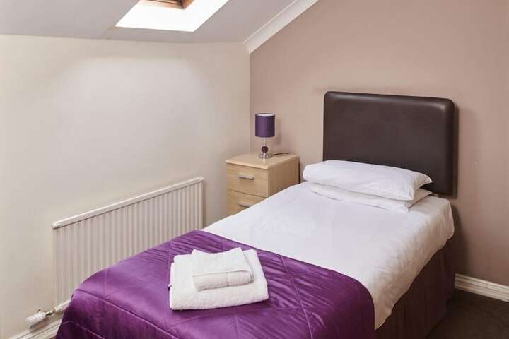 Room 7 of 13