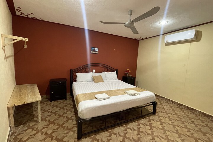 Room 17 of 28