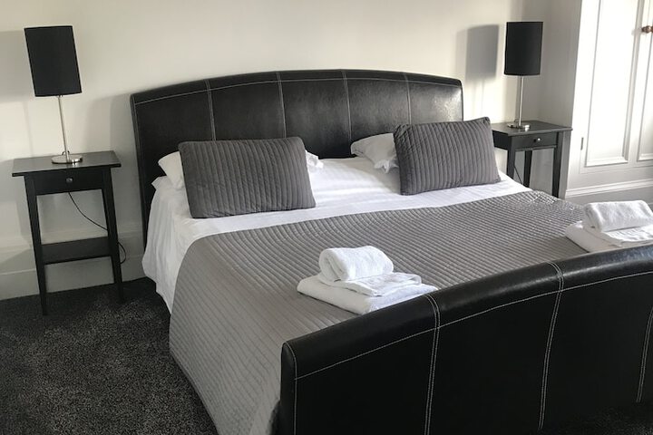 Room 3 of 10