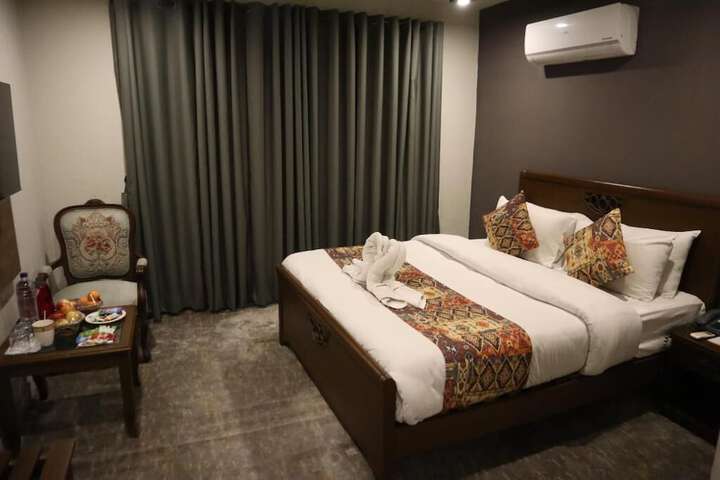 Room 10 of 52
