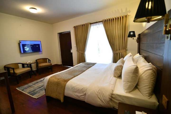 Room 9 of 20