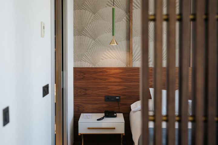 Room 39 of 168