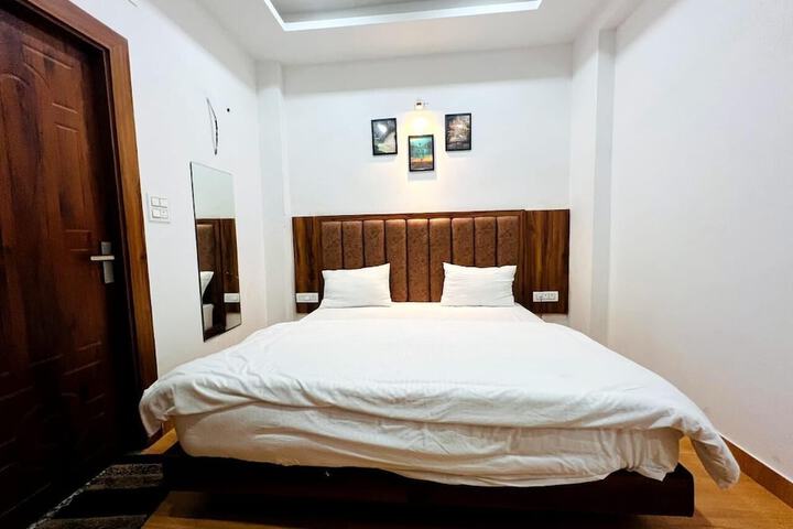 Room 5 of 19