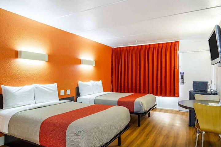 2 Double Beds (13 of 14)