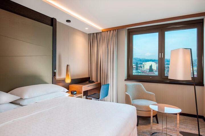 Room 32 of 256