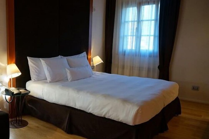 Room 7 of 52