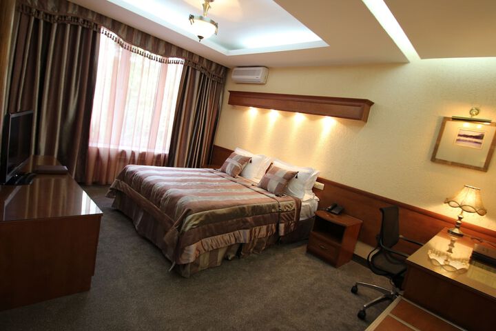 Room 18 of 112