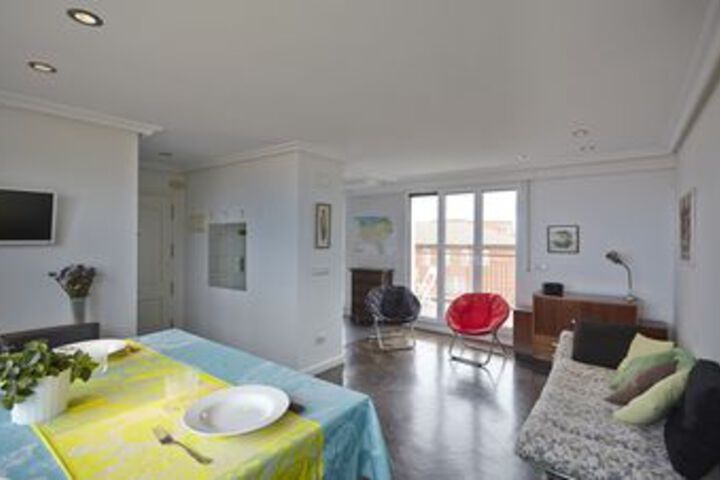 Room 6 of 14
