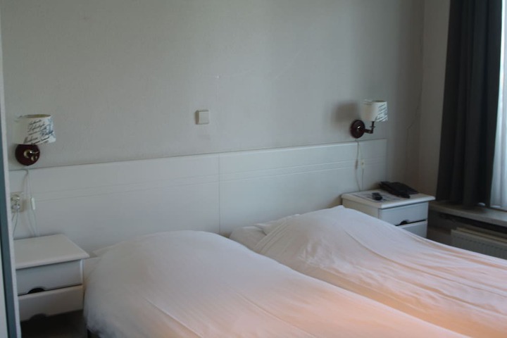 Room 34 of 139