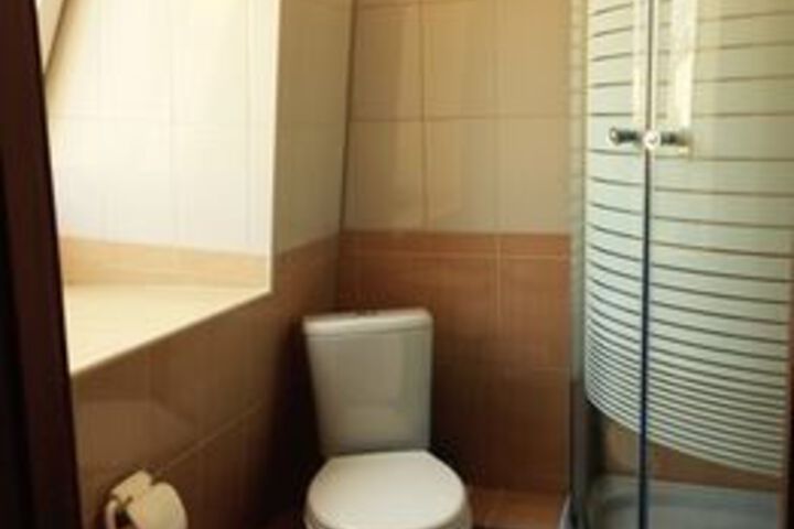 Room 5 of 33