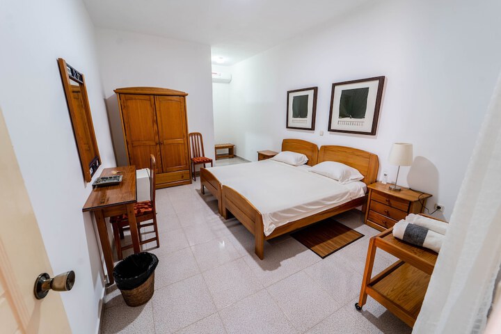 Room 7 of 40