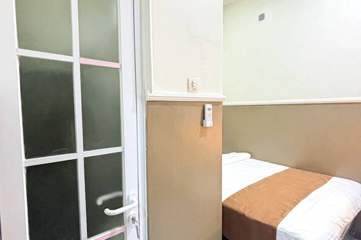 Room 11 of 30