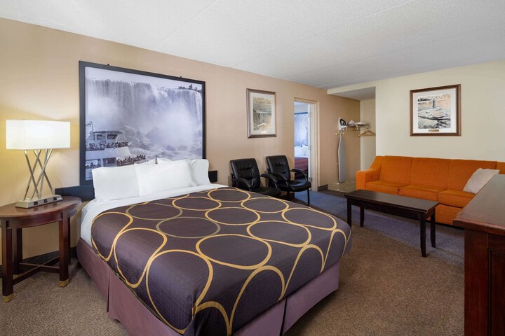 2 Queen Beds (14 of 18)