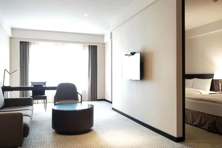 Room 8 of 124
