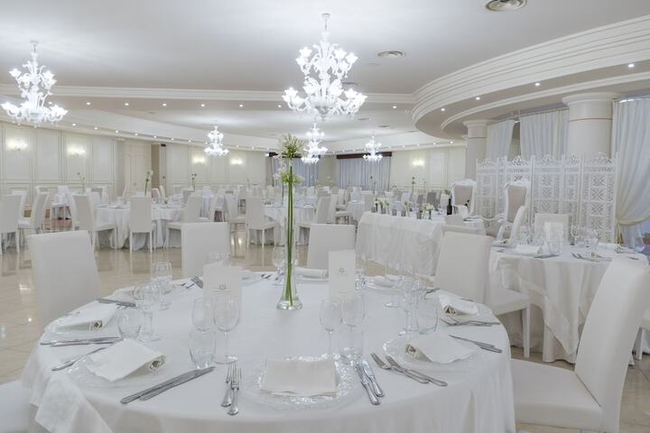 Ballroom/Hall 61 of 90