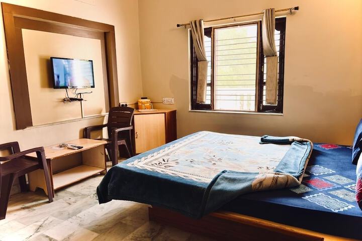 Room 3 of 8
