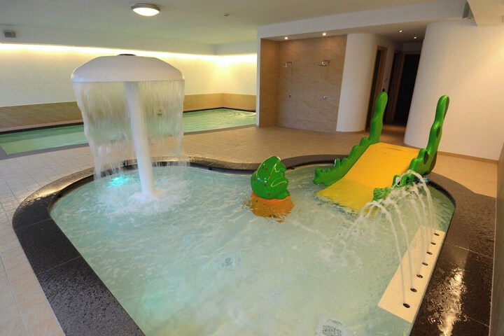 Pool 65 of 148