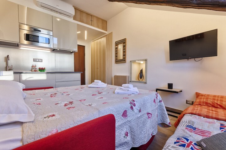Room 10 of 22