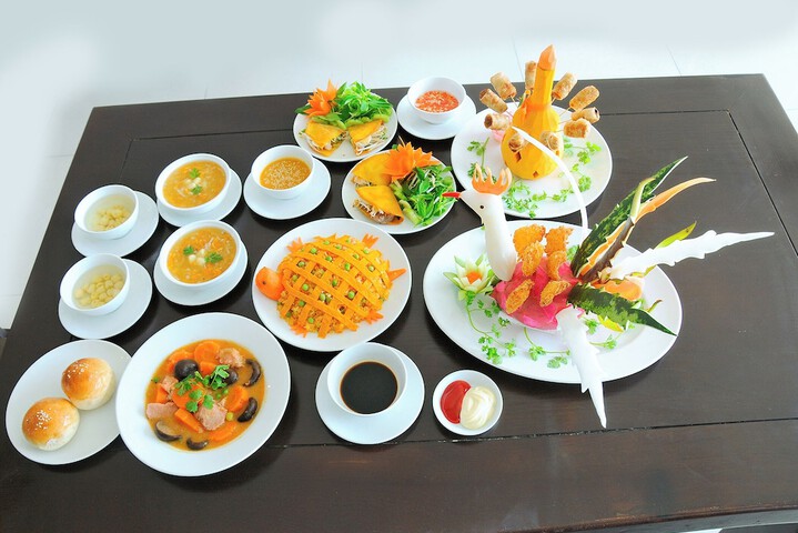 Dining 44 of 56