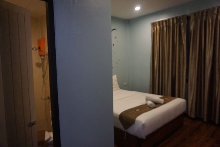 Room 10 of 27