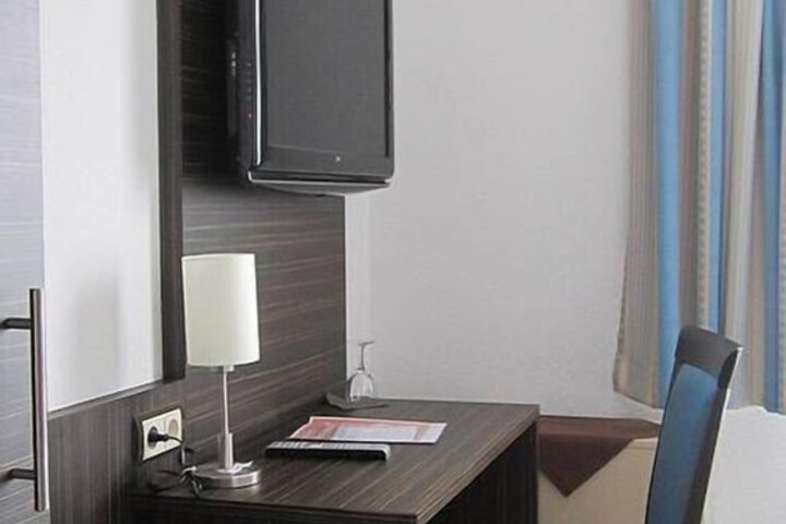 Room 2 of 23