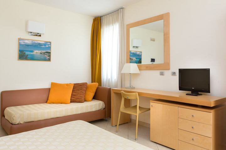 Room 14 of 75