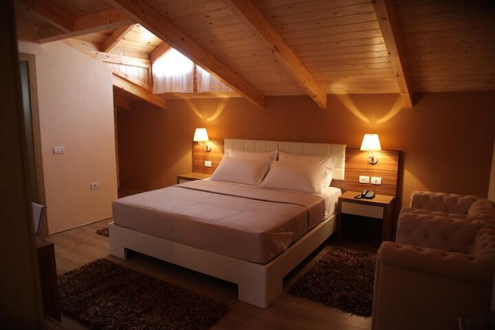 Room 7 of 17