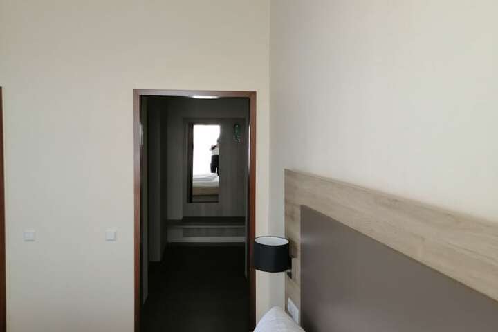 Room 15 of 76